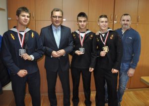 Medaliści Mistrzostw Europy w  jiu jitsu odebrali gratulacje od Starosty Kołobrzeskiego