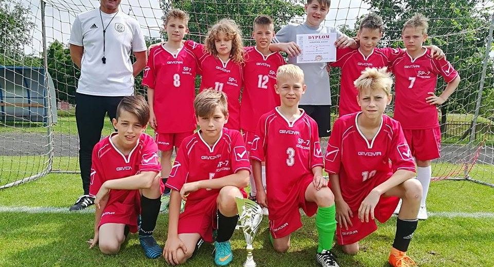 Uczniowie z SP7 zwyciężają w finale regionalnym Igrzysk Dzieci w mini piłce nożnej