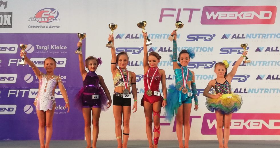 Fitnesski ze Szczecinka rywalizowały w Mistrzostwach Polski Dzieci.